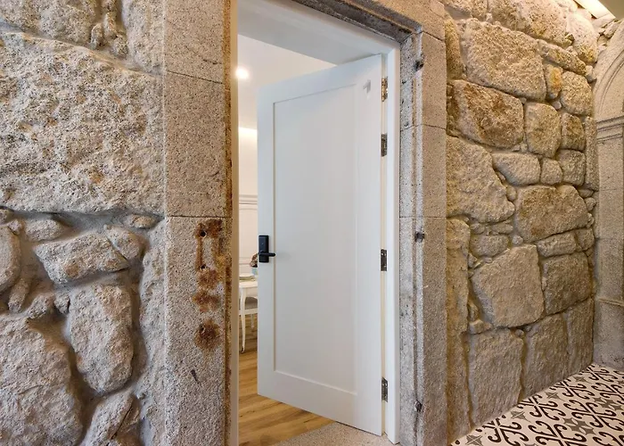 Ξενοδοχείο Village 1 *